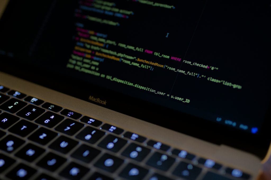 The Advantage and Disadvantage of Using Website Builders vs. Custom Development