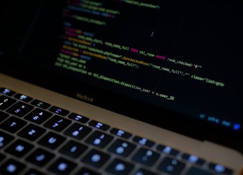The Advantage and Disadvantage of Using Website Builders vs. Custom Development